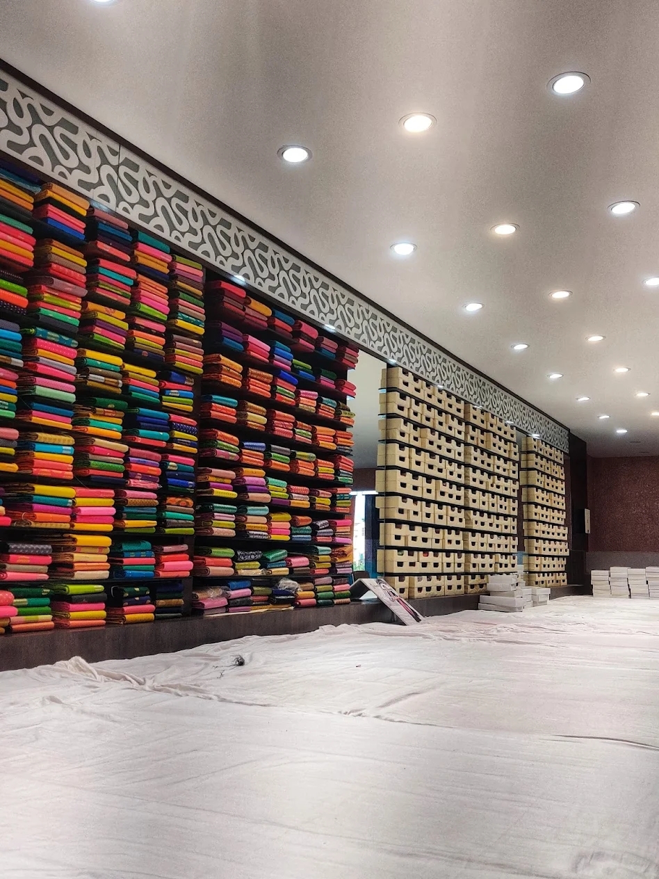 Handloom Pattu Sarees arranged at VELAAVANS showroom